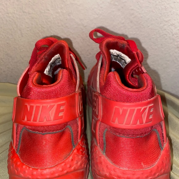 Red Nike Huarache Run - Picture 2 of 3